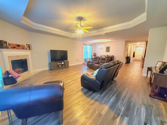 Building Photo - Spacious Open-Concept Home with New Fenced Backyard