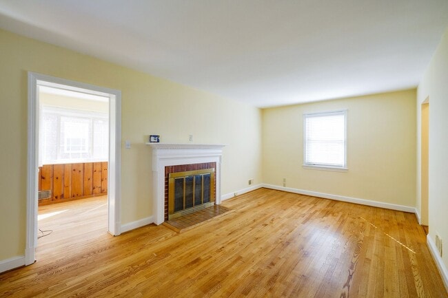 Building Photo - Charming 3BR/2BA Hyattsville Gem! Bonus Room & Sunroom — Move-In Ready!