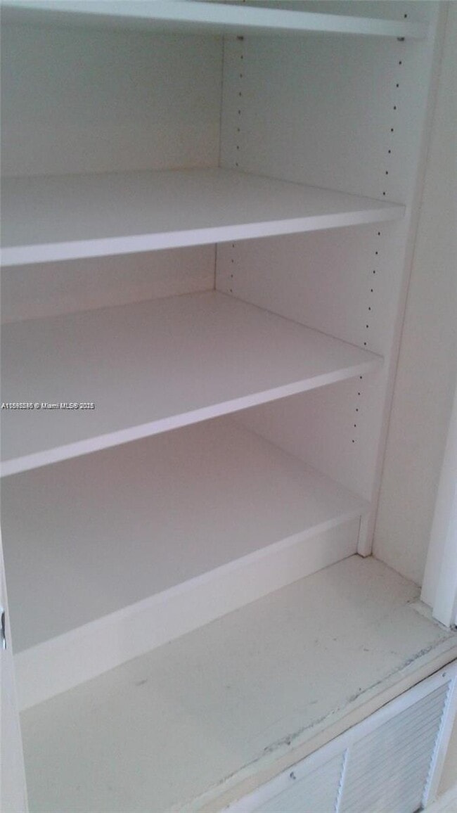 Building Photo - 1420 Brickell Bay Dr