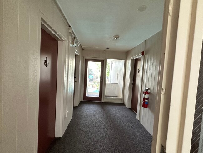 Building Photo - 2 Shrewsbury Green Dr