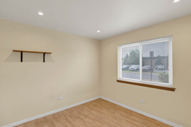 Building Photo - 1705 Robin Cir
