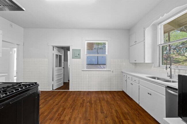 Building Photo - 1117 Enfield Rd