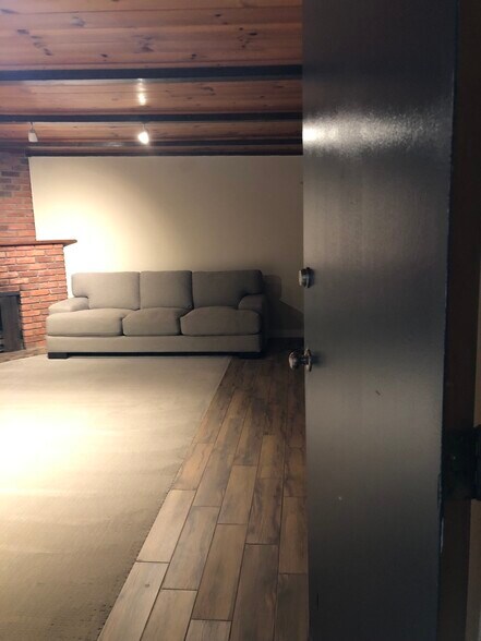 Entry to unit - 828 Bayview Dr