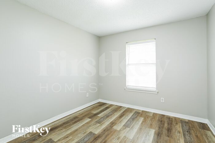 Building Photo - 7341 Ironside Dr N
