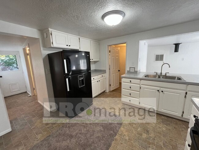 Building Photo - 3b/1ba main level home