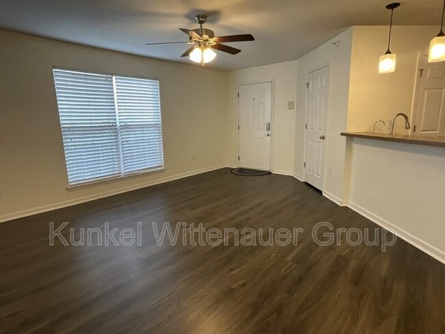 Building Photo - 701 Tower Grove Dr