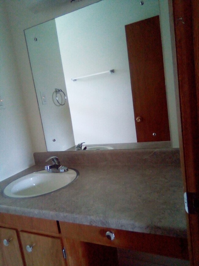 Building Photo - Knoxville 37918 - Beautiful 3 bedroom, 1.5 bath, brick rancher - Call Sharon Arnwine (865) 313-7215