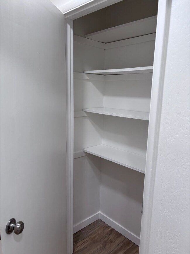 Building Photo - BIR225