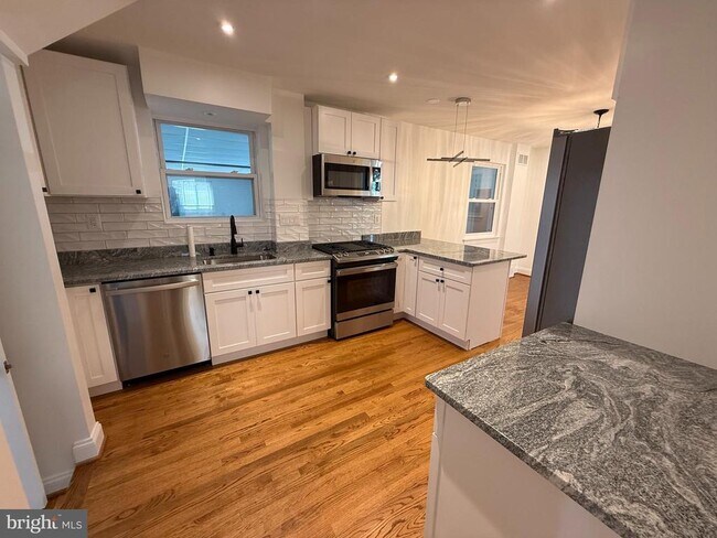 Building Photo - 3405 Carpenter St SE