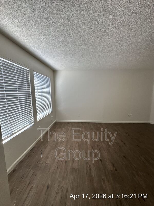 Building Photo - 312 1/2 N Park Street