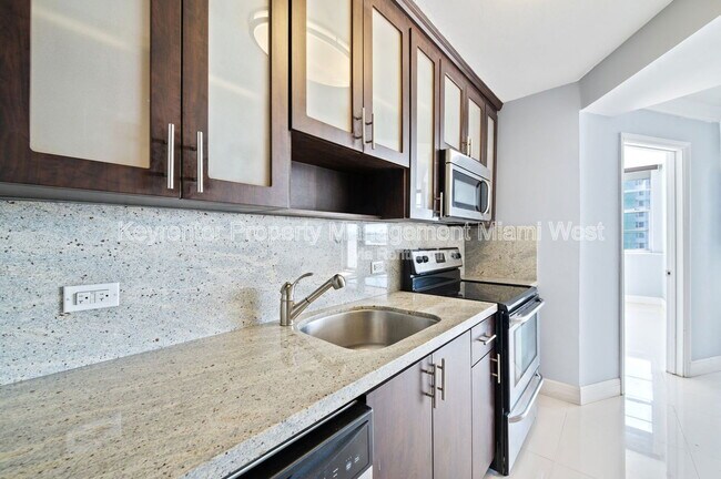 Building Photo - 5313 Collins Ave