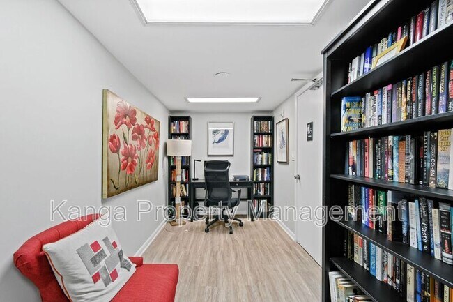 Building Photo - 2425 Presidential Way