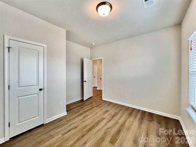 Building Photo - 1906 Gibb Xing