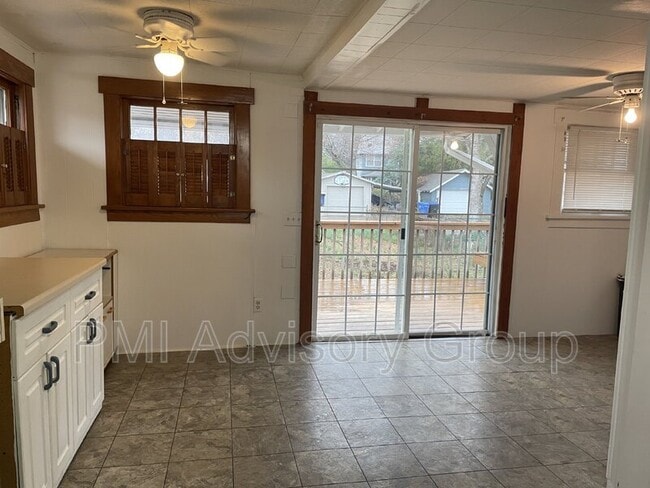 Building Photo - 1267 SW Plass Ave
