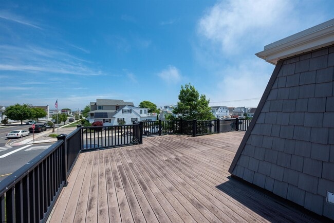 Building Photo - 3201 Bayland Dr