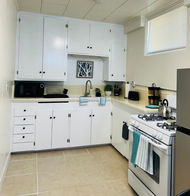 Building Photo - 4plex