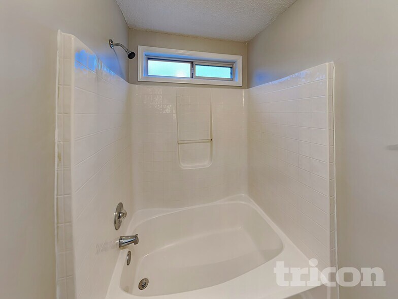 Building Photo - 6899 Mahonia Pl