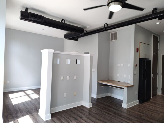 Building Photo - Modern condo located in the Silo Urban Lof...