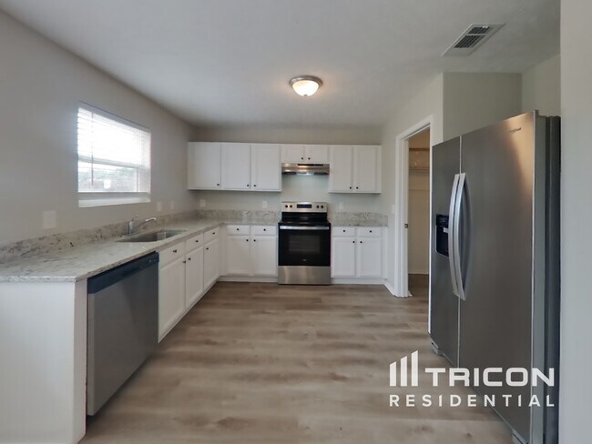 Building Photo - 1322 Bundy Dr