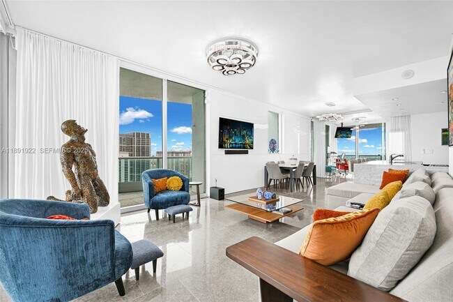 Building Photo - 900 Biscayne Blvd