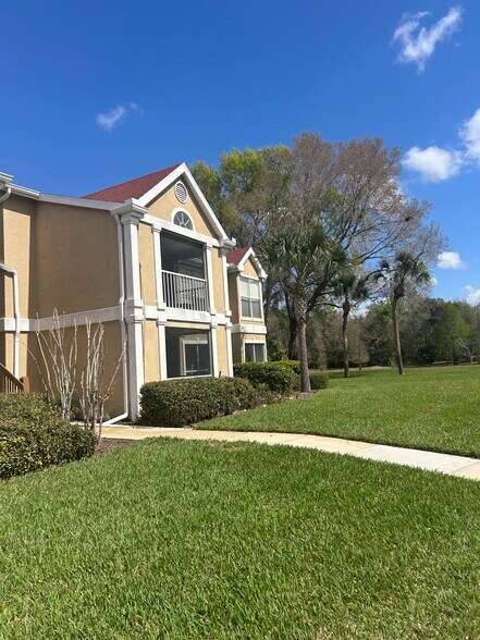 Building Photo - 9481 Highland Oak Dr