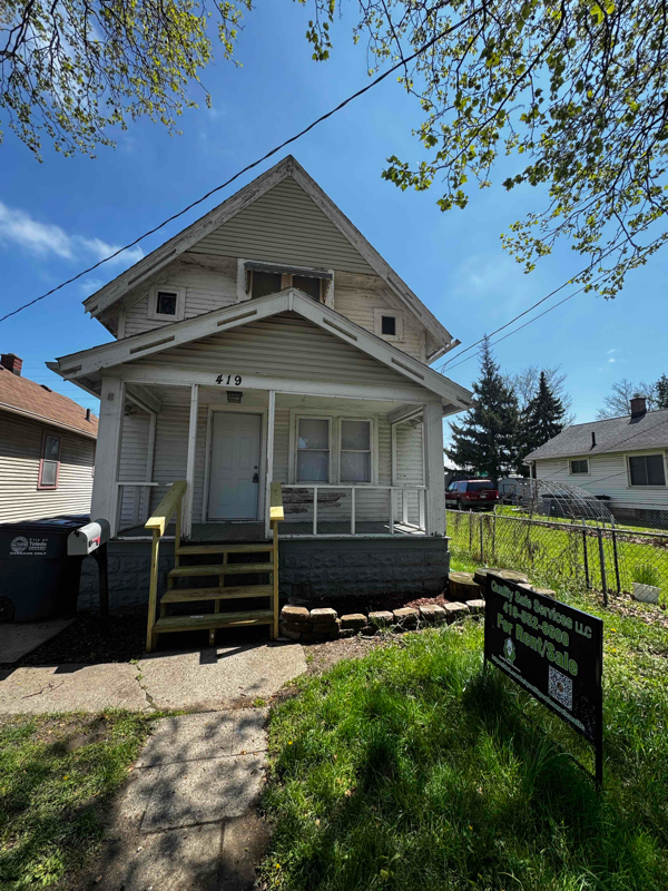 Primary Photo - 419 Clyde St