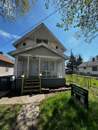 Building Photo - 419 Clyde St