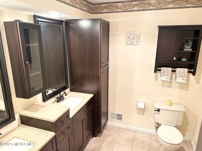 Building Photo - 49 White Swan Way