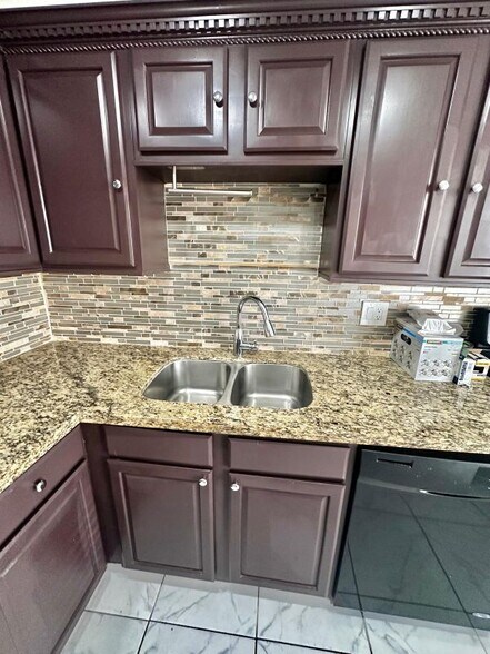 Building Photo - 4158 Inverrary Dr
