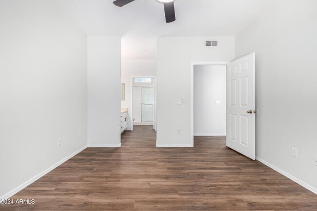 Building Photo - 9550 E Thunderbird Rd