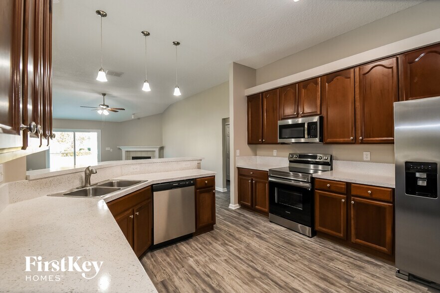 Building Photo - 182 Greenfield Dr