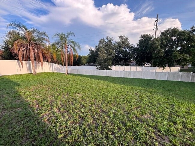 Building Photo - 1004 Chateau Cir