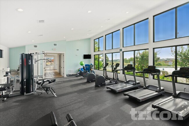 Building Photo - 5300 Saddle Clb Dr