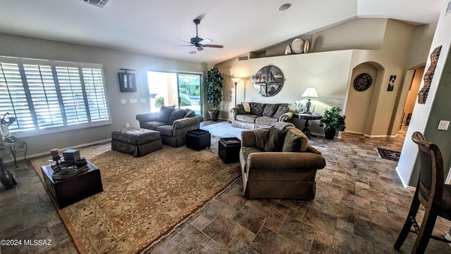 Building Photo - 37413 S Golf Course Dr