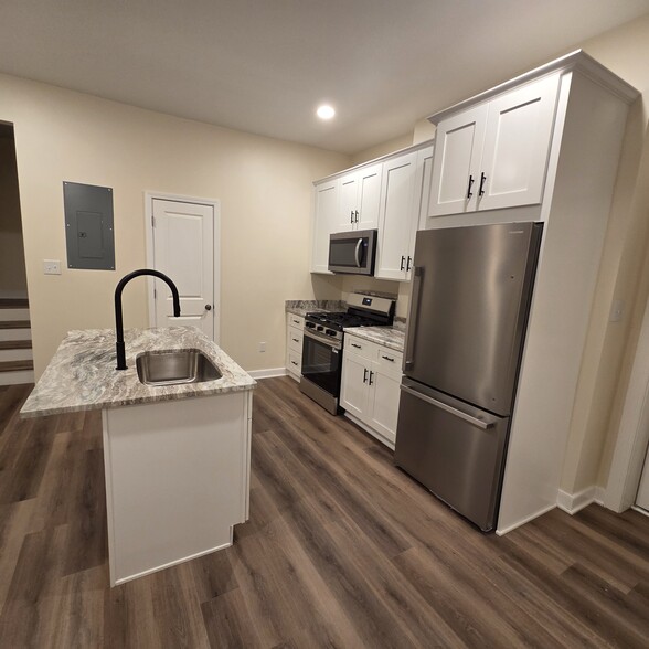 Kitchen - 2503 North Ave