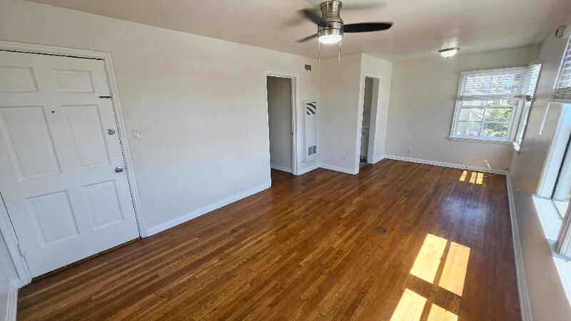 Building Photo - 938 S Grand View St