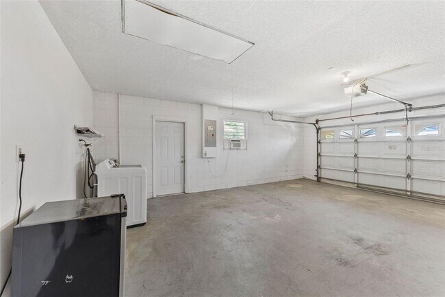 Building Photo - 7694 Indian Ridge Trail S