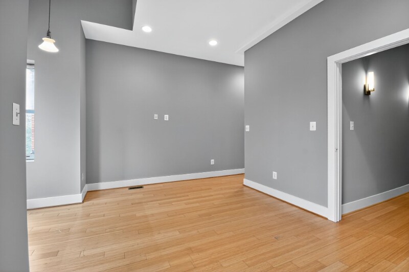 Building Photo - 1241 Kenyon St NW