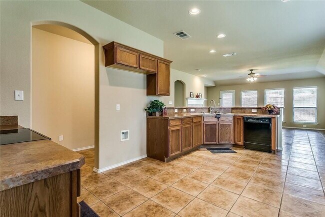 Building Photo - 3 bed, 2 Bath Home in North Fort Worth