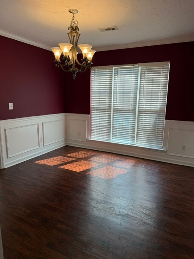 Building Photo - 1832 Heathers Way