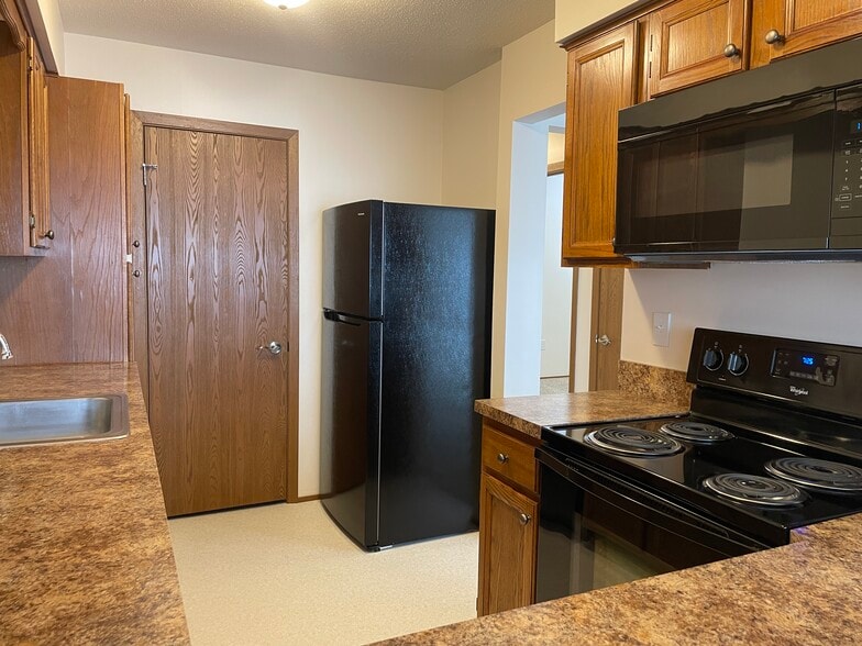 Kitchen - 2725 Burgundy Dr