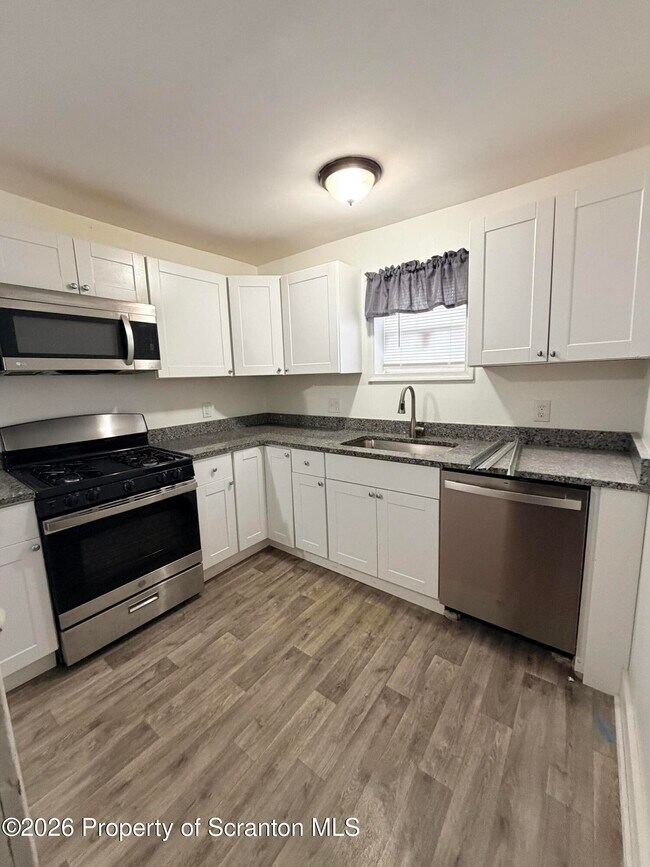 Building Photo - 317 10th Ave