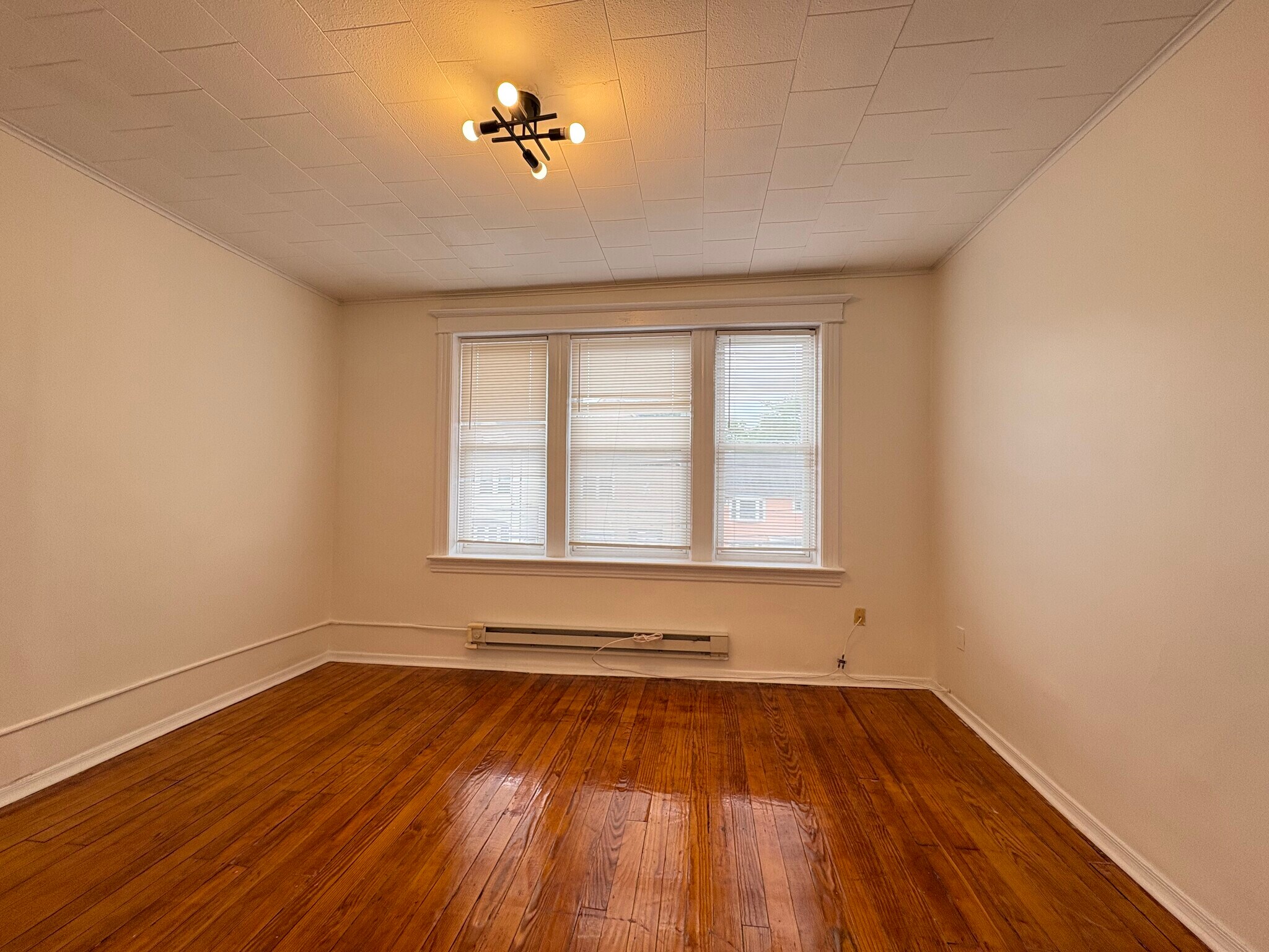 137 W 54th St #3 - 136 W 54th St