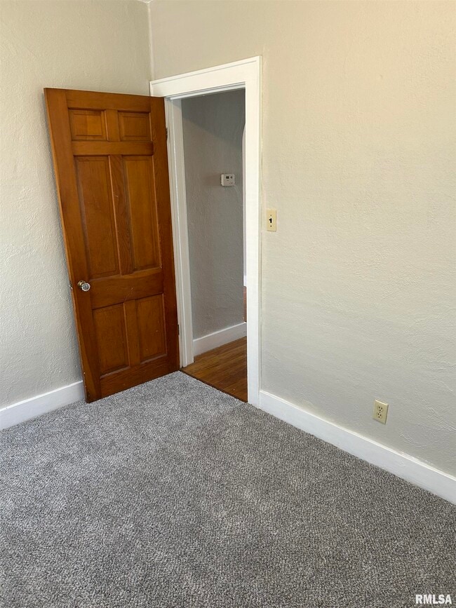 Building Photo - 405 Keller St