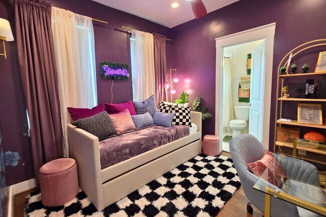 Building Photo - 5342 Donovan Gdns Ln