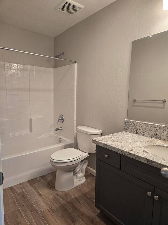 Building Photo - 3 BR 2 BA Available Now