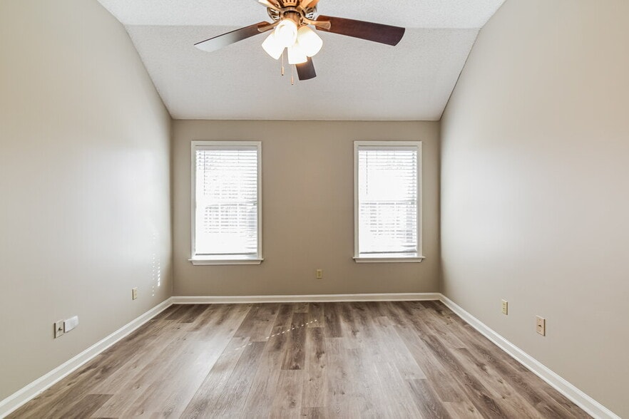 Building Photo - 1124 Dove Hollow Cir E