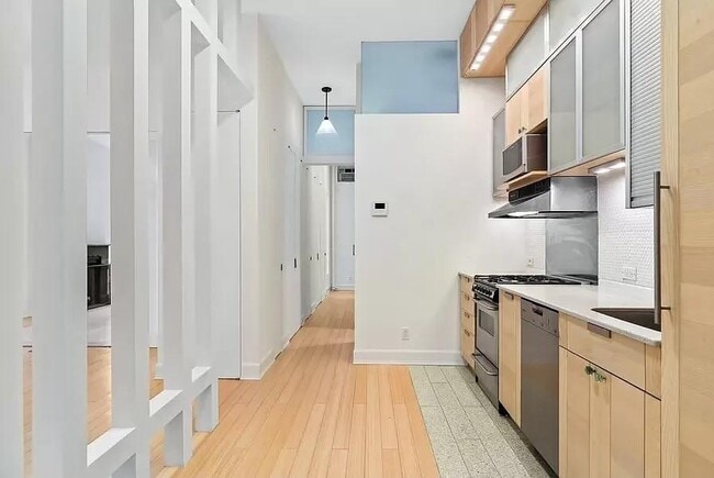 Building Photo - 71 Orange St