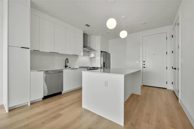 Building Photo - 1701 Simond Ave