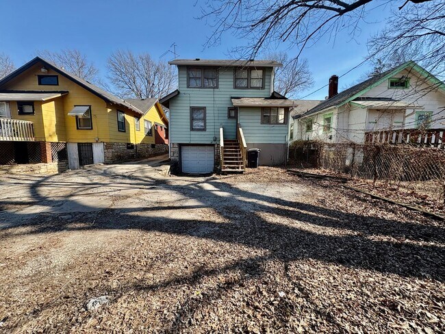 Building Photo - Spacious 2-Bedroom + Den Home with Ample Parking & Backyard!